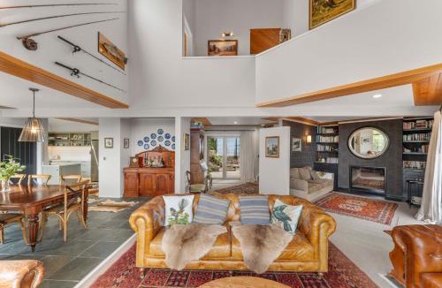 Omori House | Camelot - Lake Taupo - Holiday Home - Pukawa
