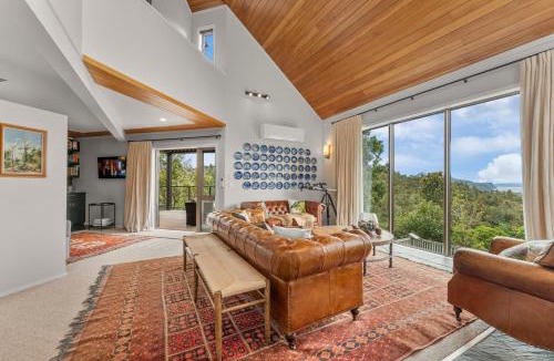 Omori House | Camelot - Lake Taupo - Holiday Home - Pukawa