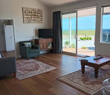 Waimangaroa House | Beach House 1 - Waimangaroa West Coast