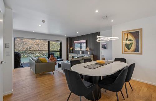 Frankton Apartment | Summit Haven – Centre | 3BR New Build | Spa