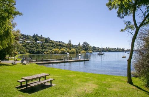 Taupo House | Acacia Bay Secret