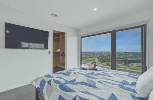 Christchurch House | Suncrest Retreat- Christchurch Holiday Home