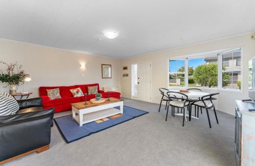 Rainbow Point House | Jacksons - Two Mile Bay Holiday Home