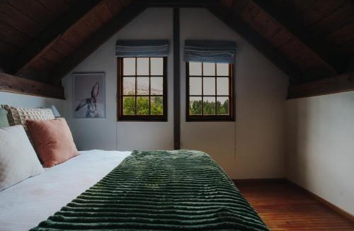 Arthur's Point House | Cosy 3BR Alpine Chalet Near Queenstown, Fireplace, Family-Friendly and Minutes to Skiing