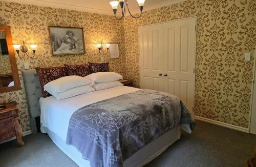 Pyes Pa Bed & Breakfast | Two Tui Homestead and BnB