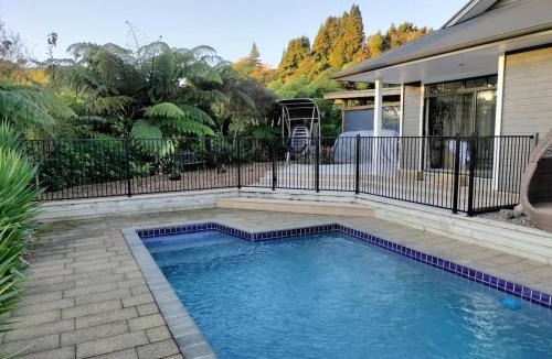 Pyes Pa Bed & Breakfast | Two Tui Homestead and BnB