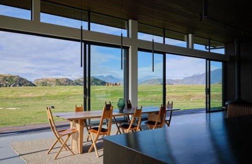 Arrowtown House | Harrier House - Luxury - Mountain Views