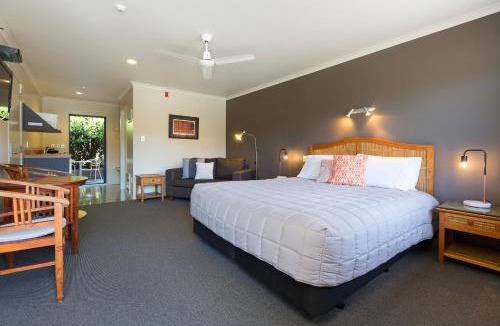 Papamoa Beach Hotel | Beach House Motel