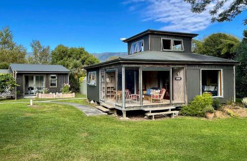 Patons Rock House | Kakariki Bach - Family Haven
