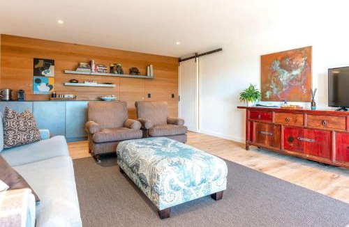 Blackpool Apartment | Luxe Apartment on Moa Coast & Country