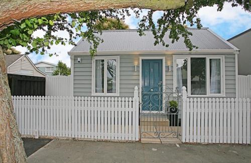 Christchurch City Centre House | Rose Cottage