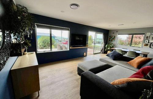 Kakanui House | Sea view Cottage