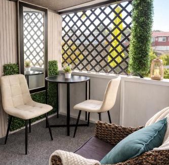 Massey House | Private Garden Guesthouse with Ensuite - Near Westgate