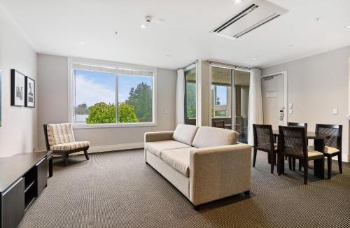 Hilltop Hotel | Hilton Lake Taupo