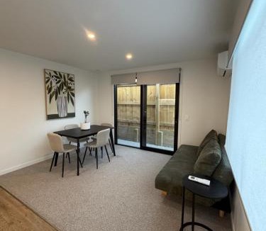 Kawarau Falls Apartment | Pure Retreat Remarkables Mountain Views Howden A