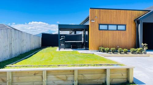 Wharewaka House | Taupo Premium Retreat - Private Spa & Ensuite