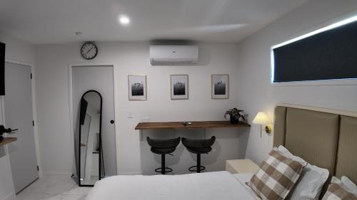 Wharewaka House | Taupo Premium Retreat - Private Spa & Ensuite