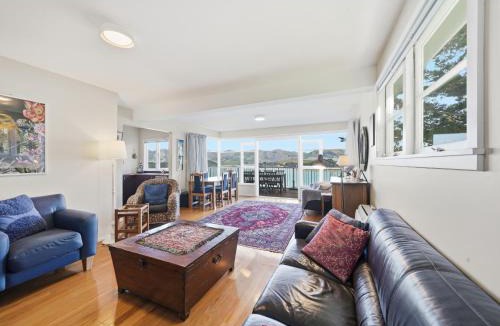 Diamond Harbour House | Bayview Beauty - Charteris Bay Holiday Home