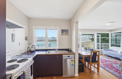 Diamond Harbour House | Bayview Beauty - Charteris Bay Holiday Home
