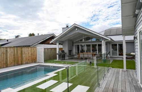 Havelock North House | Modern Deluxe - Havelock North Holiday Home