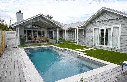 Havelock North House | Modern Deluxe - Havelock North Holiday Home