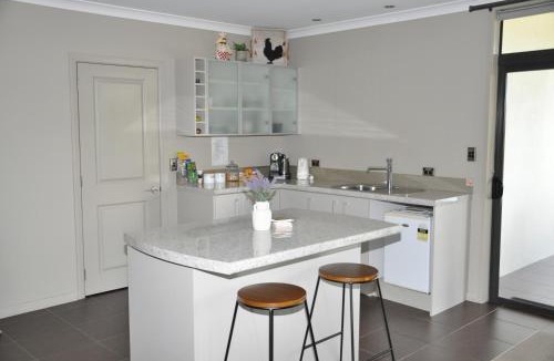 Tauranga Apartment | Parnwell Villa Apartment - The Tropical Oasis