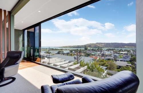 Raglan House | The Ultimate on Bow - Raglan Holiday Home