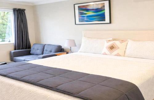 Tawa House | Stylish Tawa Retreat