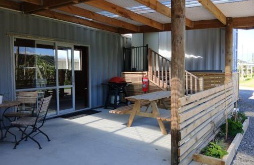 Athenree Hotel | Harbour Heights Cabins
