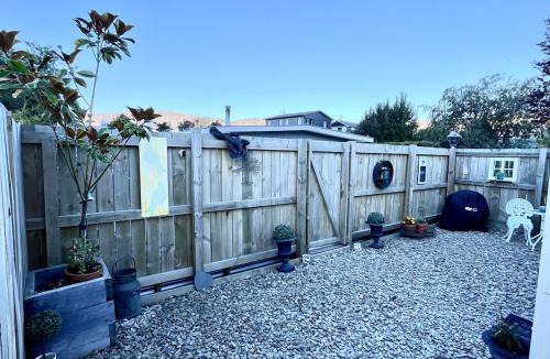 Lake Hawea Apartment | The Bothy by the lake