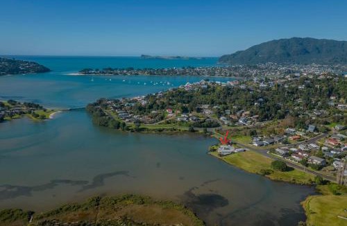 Tairua House | Kingfisher Lodge Waterfront Retreat