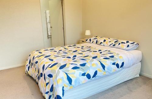New Plymouth House | Warm & Sunny room in New Plymouth