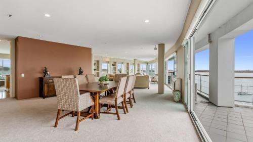 Auckland Central Business District Apartment | Unrivalled 3 Bed Residence Epic Harbour Views