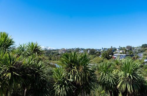 Long Bay House | Spacious 4-Bedroom Family Home in Long Bay
