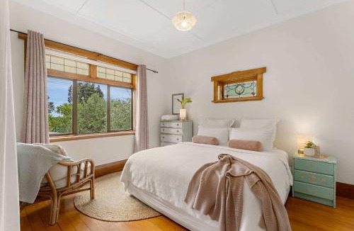 Papamoa Beach House | Cabbage Tree Cottage
