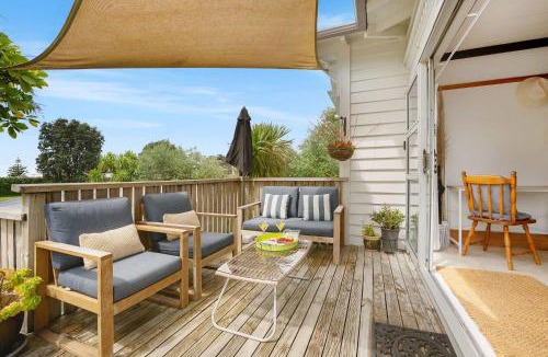Papamoa Beach House | Cabbage Tree Cottage