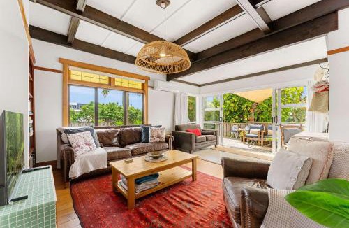 Papamoa Beach House | Cabbage Tree Cottage