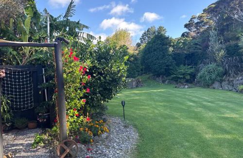 Tutukaka House | Birdsong Bach Whangaumu Bay Tutukaka