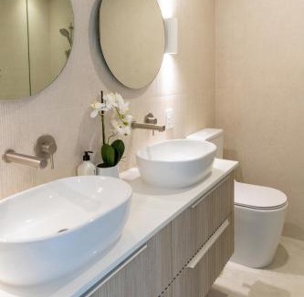 Christchurch City Centre Apartment | Park in the Garage - Walk to the Stadium