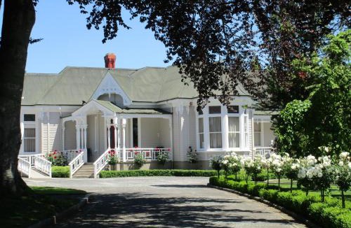 Cambridge Hotel | Valmai House & Motel Cambridge