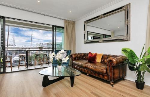 Auckland Central Business District Apartment | Glamorous Getaway - Heart of the Viaduct 'Quays'