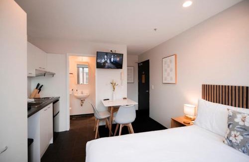 Auckland Central Business District Apartment | City Studio with Parking & Views