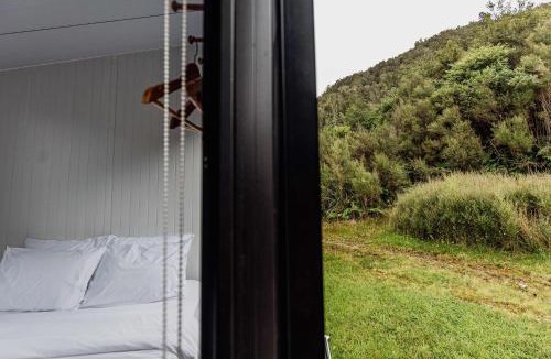 Shannon House | Te Paki Dam View by Tiny Away
