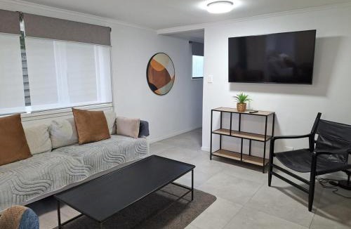 Grey Lynn House | Large Family Stay in Grey Lynn Close to Ponsonby