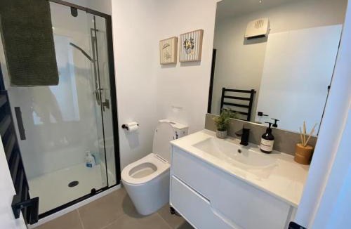 Riccarton Apartment | Christchurch Riccarton Brandnew Townhouse - Near Westfield Mall - Free Parking & Kitchen