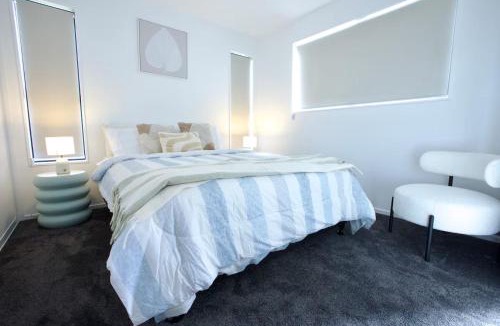 Riccarton Apartment | Christchurch Riccarton Brandnew Townhouse - Near Westfield Mall - Free Parking & Kitchen