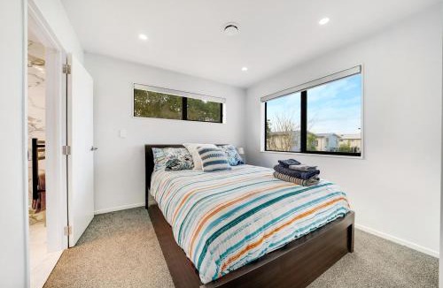 Papatoetoe Apartment | Daylight Dwell & Delight near Auckland Airport