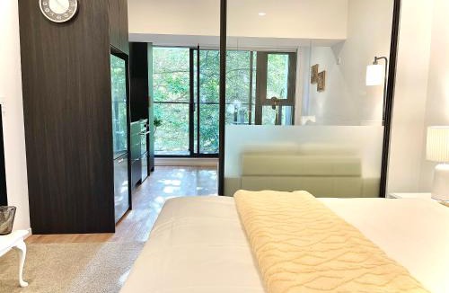 Newton Apartment | Modern apartment in the city center