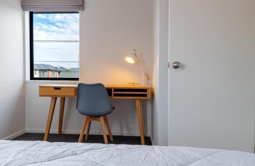 Sydenham Apartment | 3 Bedroom Home With Garage & Extra Car Park