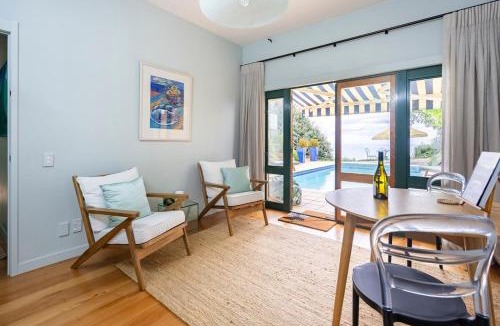 Bluff Hill Bed & Breakfast | House of Pania BnB, clifftop retreat with soul